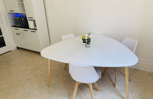 Historic Center Apartment | Charming T2 60 m2 located on rue de Bethune just above the Majestic