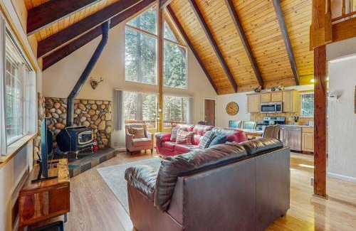 Pioneer Trail Ski Chalet | Charming Tahoe Chalet