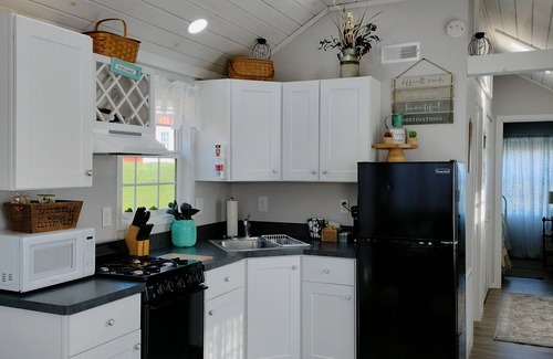 Cherry Creek Cottage | Charming Tiny Cottage in Serene Garden Setting – Perfect Country Getaway!