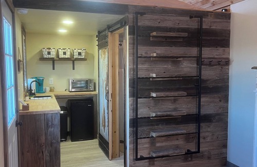 Pomerene Cottage | Charming tiny home in Benson with WiFi, AC and beautiful views.