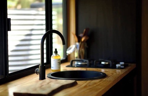Crohamhurst Cottage | Charming Tiny House Escape