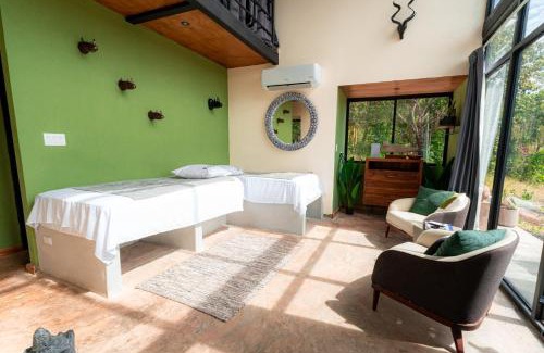 Lagartero House | Charming Tiny House with Jacuzzi & Fire Pit