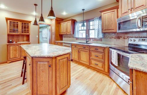 Blackstone House | Charming Tonica Farmhouse with Private Yard!
