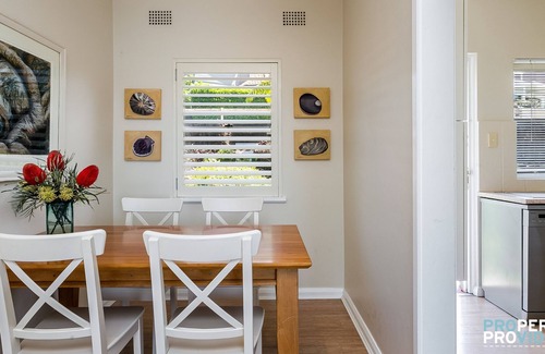 Mosman Apartment | Charming top floor apartment with harbour views - pets welcome!