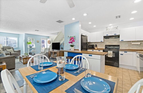 Port Canaveral House | Charming Townhome | Steps from beach | Budget Stay