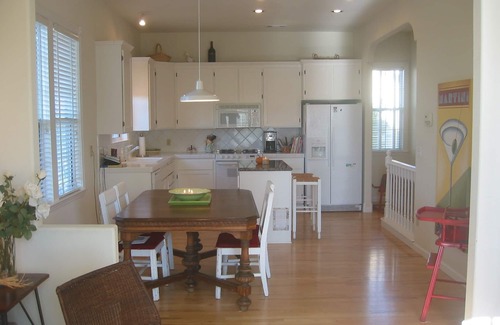 St. Helena House | Charming Victorian - walking distance to town.