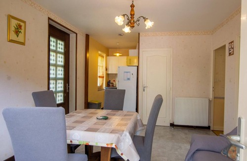 Mazeyrolles Cottage | Charming Village Home with Shared Pool and Scenic Views in Prats-du-Périgord