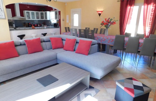 Sarlat-la-Caneda House | CHARMING VILLA IN SARLAT 4/8 pers, green and flowery setting, heated swimming pool