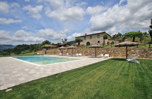 Bibbiena Villa | Charming villa in panoramic position w/private pool