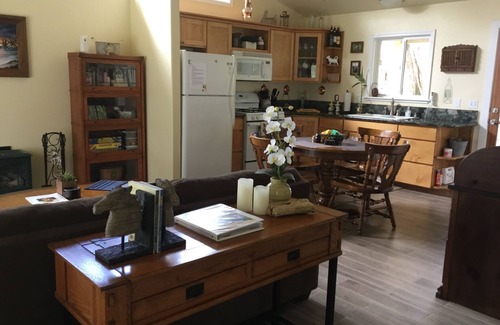Kamuela House | Charming Waimea home on the Big Island- Close To Town!
