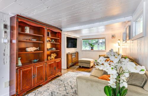 Waterford House | Charming Waterford Home with Dock on Niantic River!