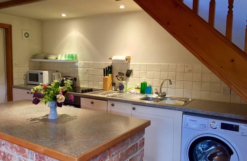 Axminster Cottage | Charming Well Equipped Lodge by the Beautiful River Yarty