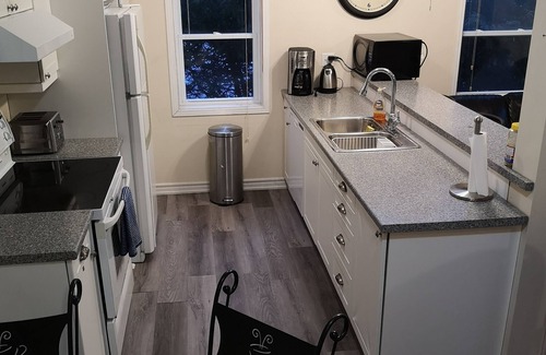 Fenelon Falls Cottage | Charming with Modern Amenities, 3 brdms Waterfront, Flexible Rentals