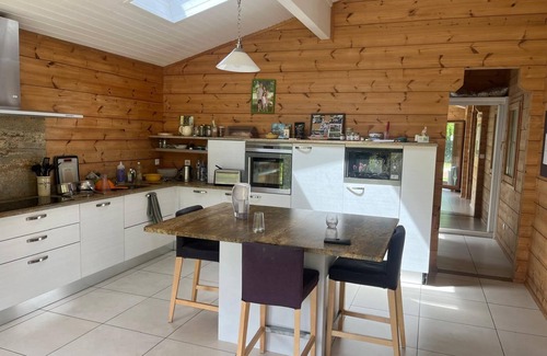 Pibrac Villa | CHARMING WOODEN VILLA WITH PRIVATE POOL. BRIGHT, QUIET, NEAR TOULOUSE.