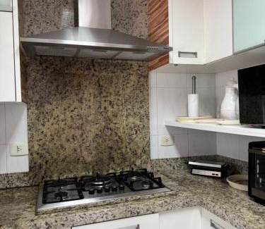 Jardim das Americas House | Charmosa Casa em bairro nobre de Curitiba