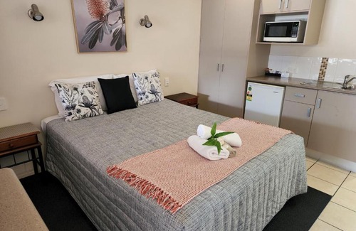 Richmond Hill Hotel | Charters Towers Motel