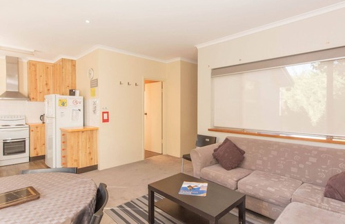 Jindabyne House | Charvel - 1/35 Gippsland Street