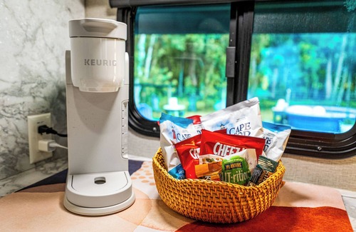 Jupiter Farms House | Chat + Chill RV Cozy and Serene retreat - enjoy Nature and the Beach Jupiter FL