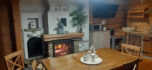 Sucha Beskidzka Cabin | Chata Mioduszyna w Beskidach - drewniany dom z widokiem na Babią Górę