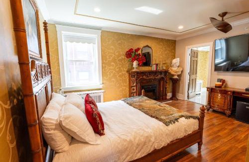 Connellsville Hotel | Chateau Connelsville Renaissance Era Suite