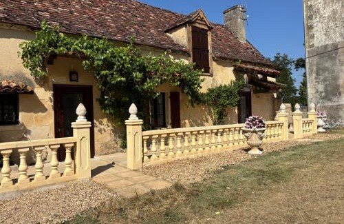 Liorac-sur-Louyre Villa | Chateau De La Ricardie Beautiful Rural Property Gite Villa