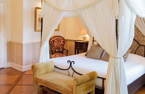 Challes-les-Eaux Hotel | Chateau des Comtes de Challes