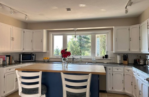 Dundee House | Chateau Lesieutre–Luxurious, Spacious, Grand View