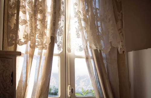 Barbachen House | Château Lestéou's romantic suite with salon and view of the Pyrenees mountain range