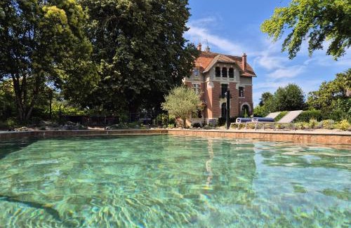 Albefeuille-Lagarde Bed & Breakfast | Chateau Mezger
