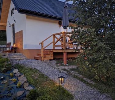 Uscie Gorlickie Resort | Chatki Niedźwiadka Beskid Niski-2 domki na odludziu bez sąsiadów z jacuzzi