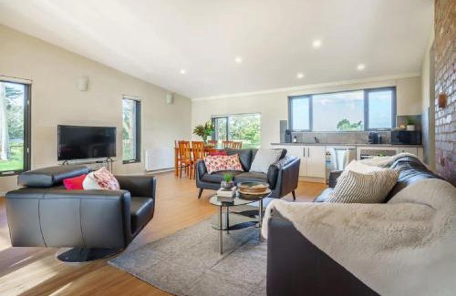 Balnarring House | Chatsworth Cottage by Ready Set Stay