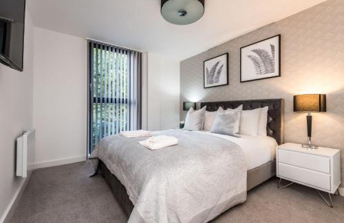 Chinatown Apartment | Chavasse Cove Sleeping 6 Guests With Parking