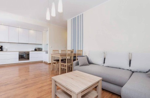 Swinoujscie Apartment | Chełmońskiego 2C Świnoujście | Bright Apartment in the Centre of Swinoujscie | B