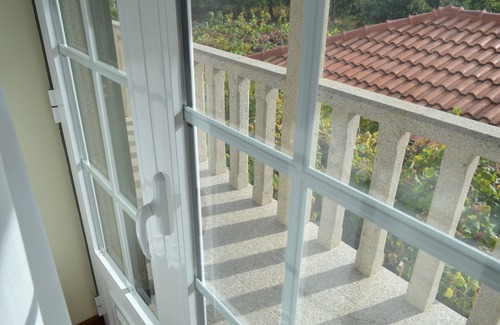 Paredes de Coura House | Cheap holidays: 3 to 6 bedroom villa with pool - ideal for groups.