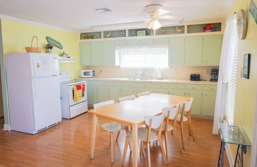 Oscar Cottage | Cheap rates on False River! Summer dates available!