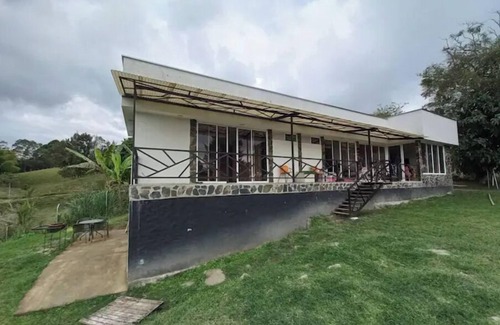 Circasia Cottage | Cheerful 1 bedroom apt in the coffee heartland