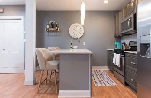 Woburn House | Cheerful 1-bedroom New England Ranch