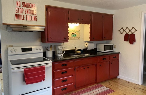 Medicine Park Cabin | Cheerful 2 bedroom cabin in beautiful Medicine Park!