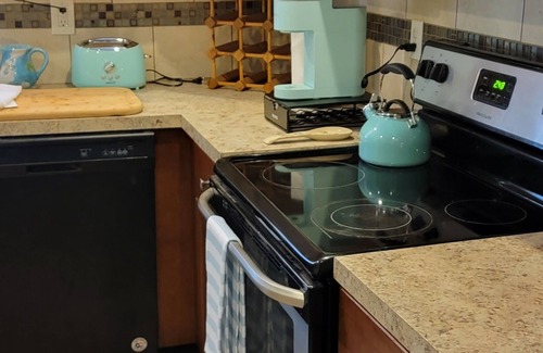 Rutherford House | Cheerful 2 bedroom 15 min from Hershey Park