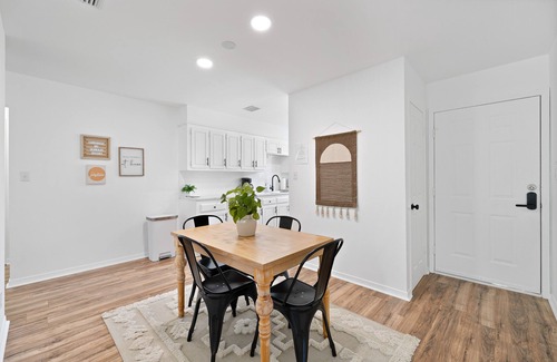 Fairhope House | Cheerful 2 Bedroom Cottage with KING BED + Fenced Yard