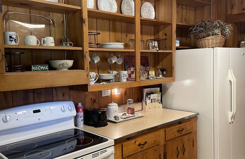 Edenton Cottage | Cheerful 2 Bedroom Cottage on the Inner Banks