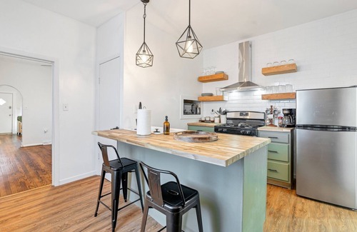 Southwest Garden House | Cheerful 2 Bedroom House on the Hill in St. Louis