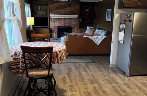 Camp Hill House | Cheerful 2-BR Home in Camp Hill w Indoor Fireplace