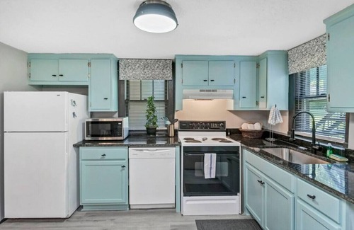 Earlewood House | Cheerful 2BR in Earlewood