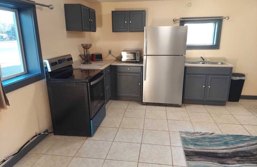 Oak Park House | Cheerful 3 Bed Room Residential home in a Quiet City, Lyons GA