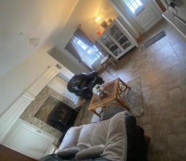 Shanavooneen Apartment | Cheerful 3 bedroom country farm house