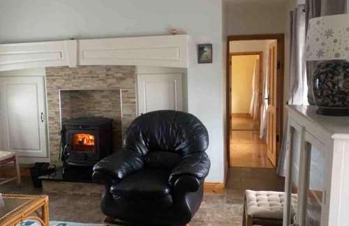 Shanavooneen Apartment | Cheerful 3 bedroom country farm house