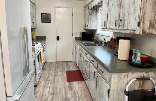 Creswell House | Cheerful 3 Bedroom on a Park 10 Miles from Eugene