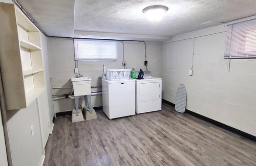 Dayton House | Cheerful 3 Bedroom Residential Home in Dayton