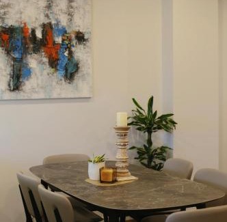 Sandringham Apartment | Cheerful 3-bedroom townhouse close to the city